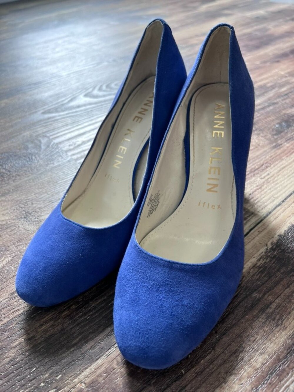 Anne Klein AK Lonnie Blue Suede Pumps Size 7.5M Block Heel Flex Comfort Heels